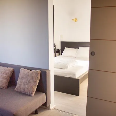 2 Pieces Entierement Equipe, Appartement