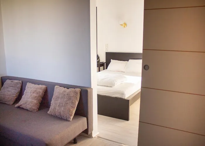 2 Pieces Entierement Equipe, Appartement